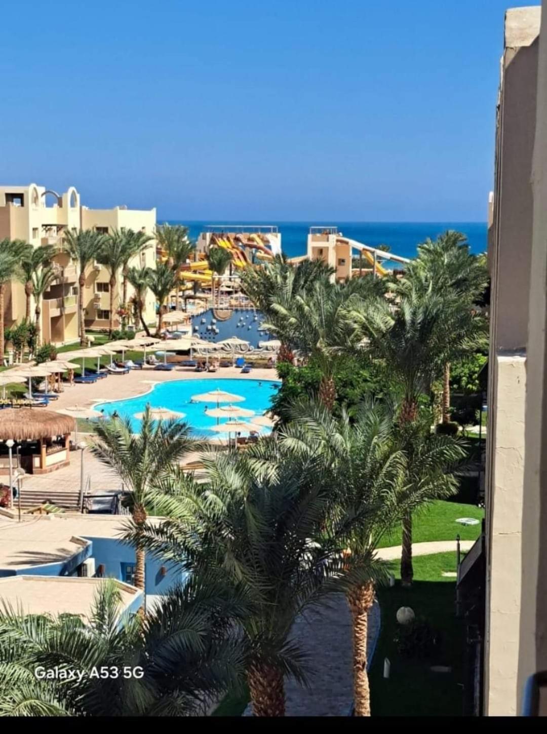 Beach Front 2Br At Elkarma Hotel & Aqua Park Hurghada Luaran gambar